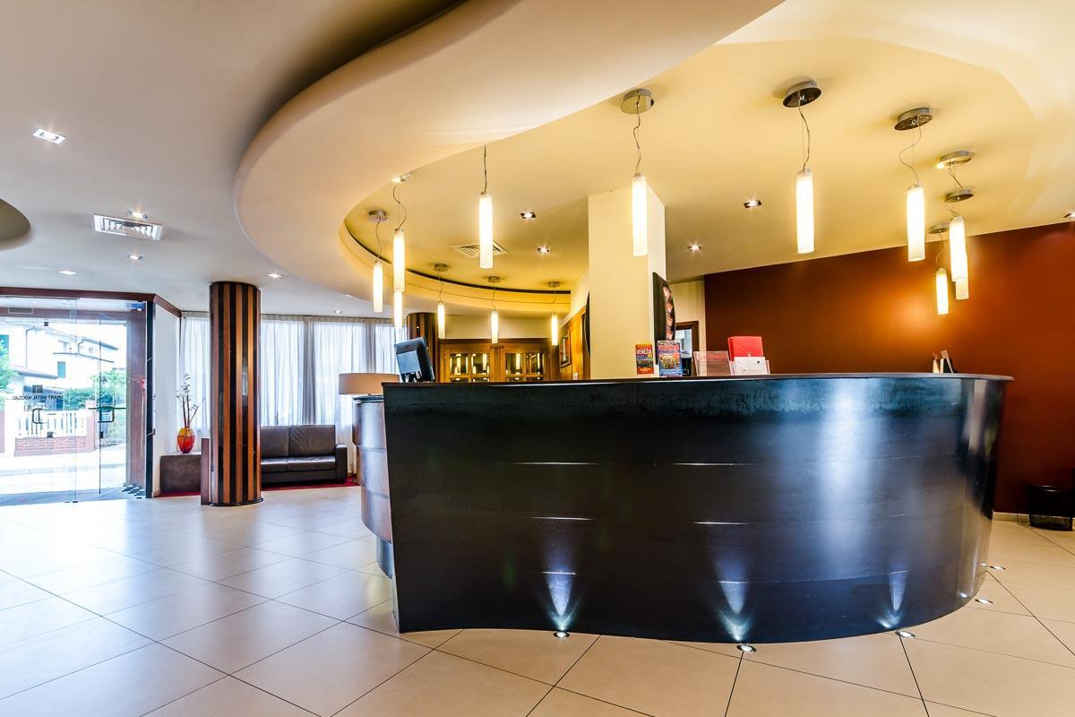 Smart Hotel Holiday Mestre Eksteriør billede
